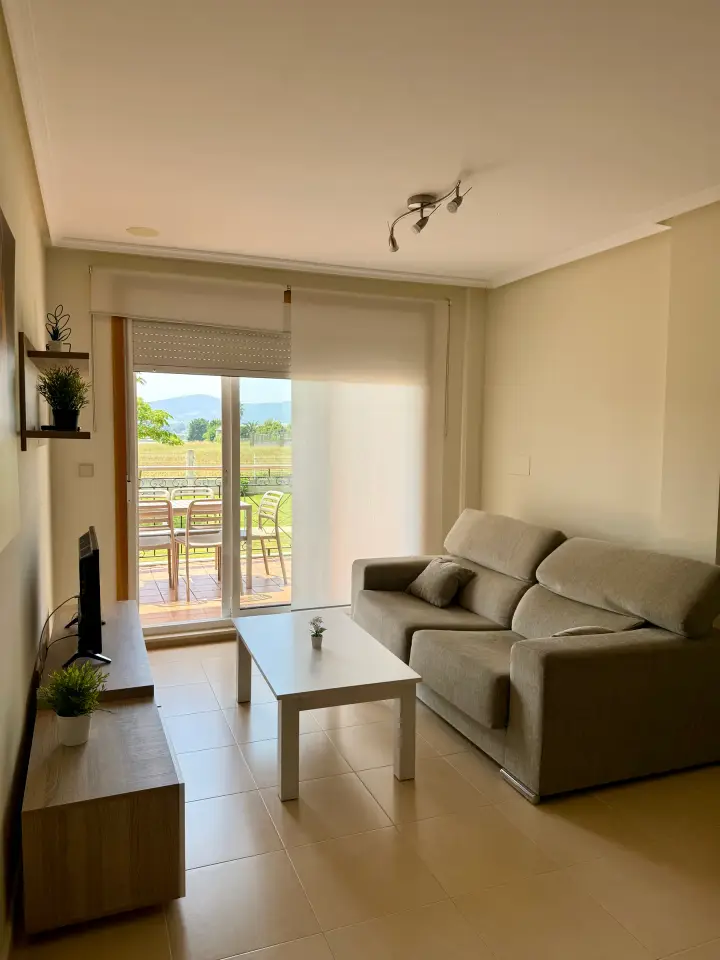 Bajo con terraza y vistas a la ría en Barreiros